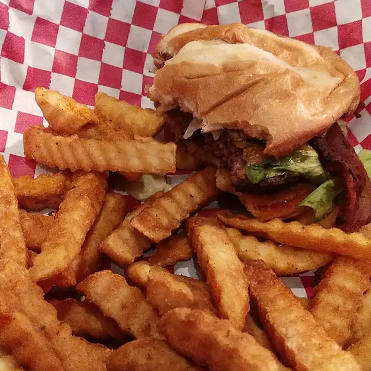 Peach Pit Bar and Grill - Locust Grove, Locust Grove, GA