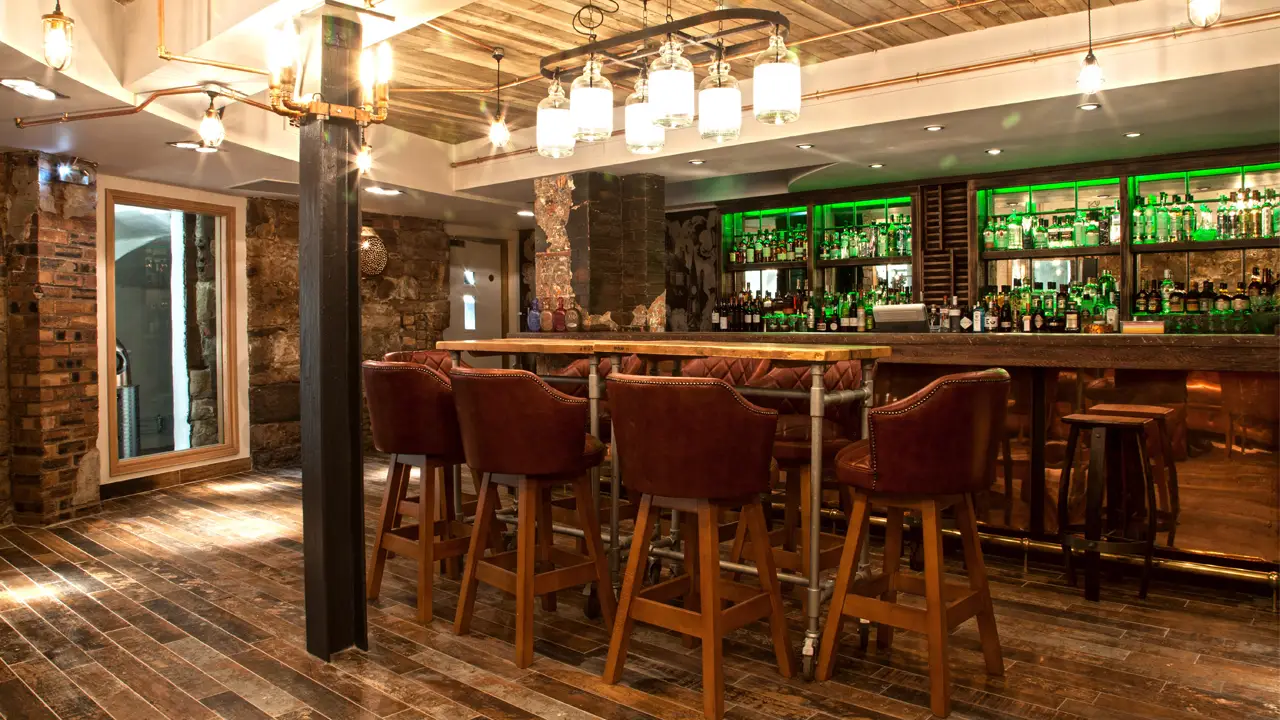 Heads & Tales, Edinburgh, 