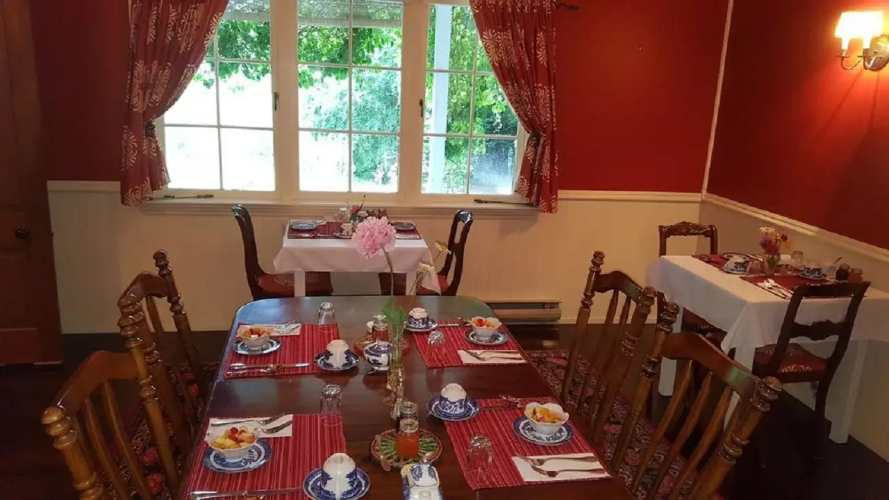 Wedgwood Manor, Glamping Retreat and Cookhouse, Crawford Bay, BC
