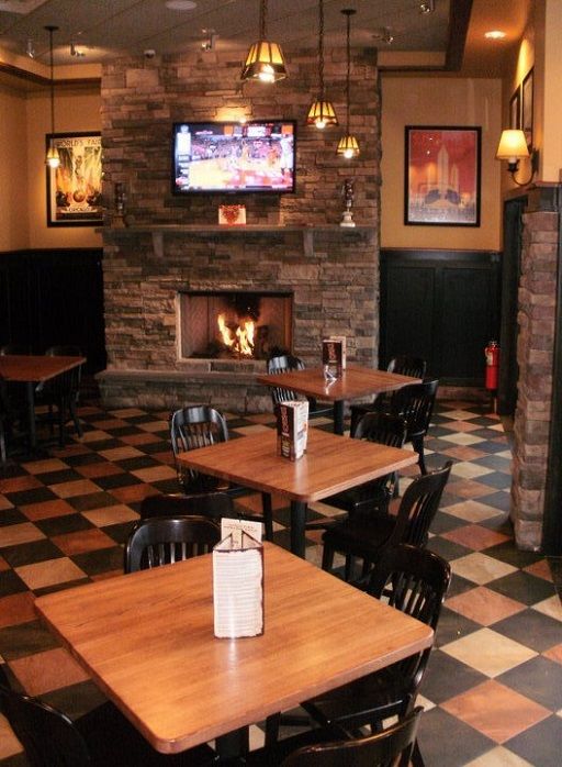 Uno Pizzeria & Grill - Newtown Square interior