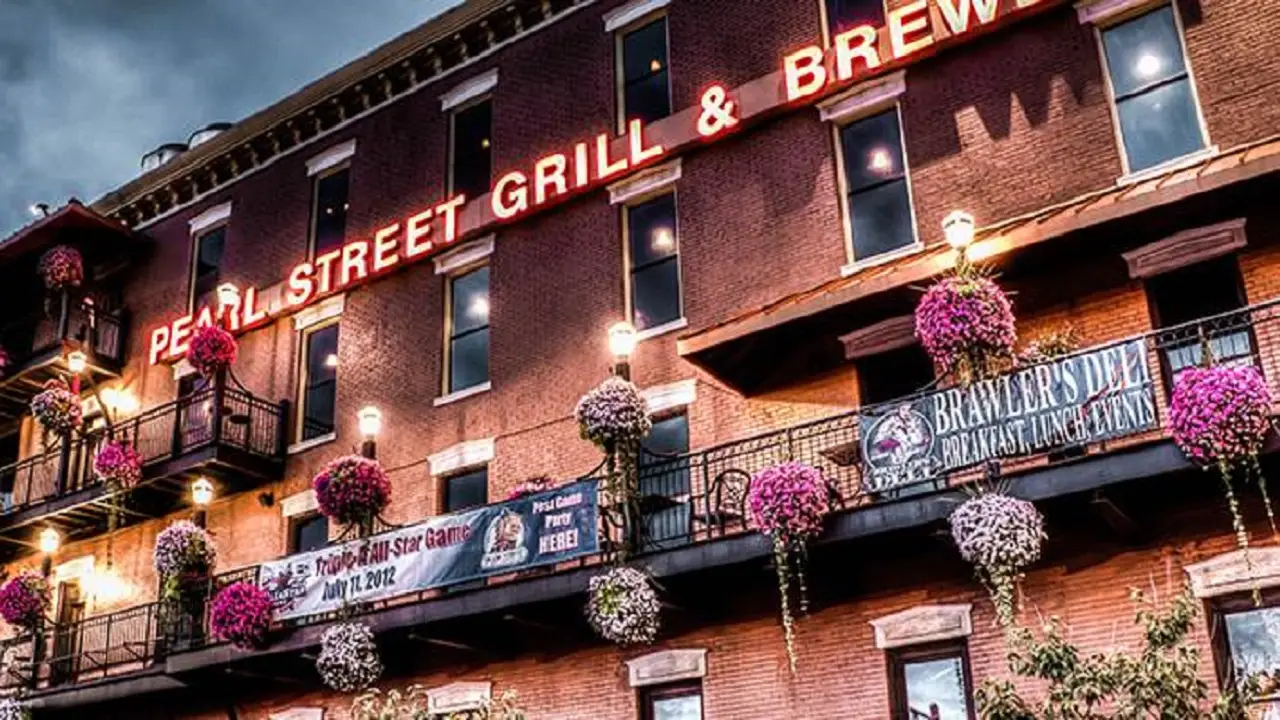 Pearl Street Grill & Brewery-PATIO, Buffalo, NY
