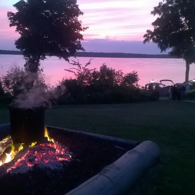Seven Seas, Hartland, WI