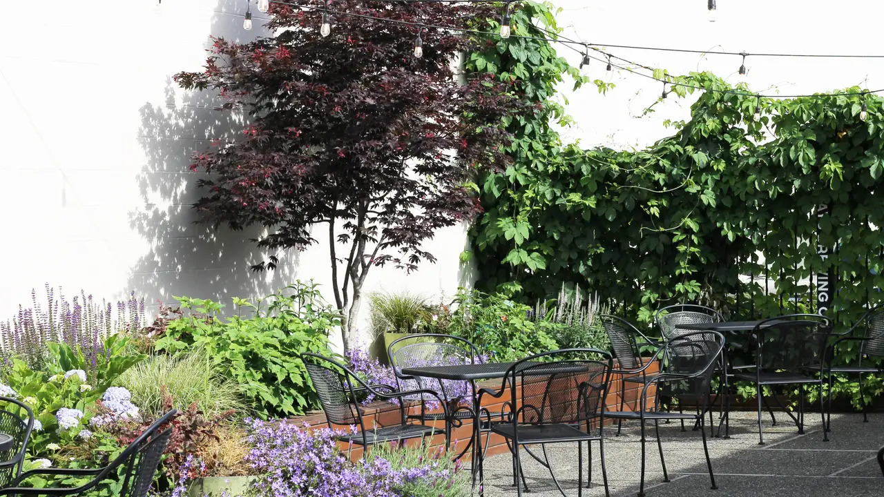 Airways Brewing - The Bistro & Beer Garden, Kent, WA