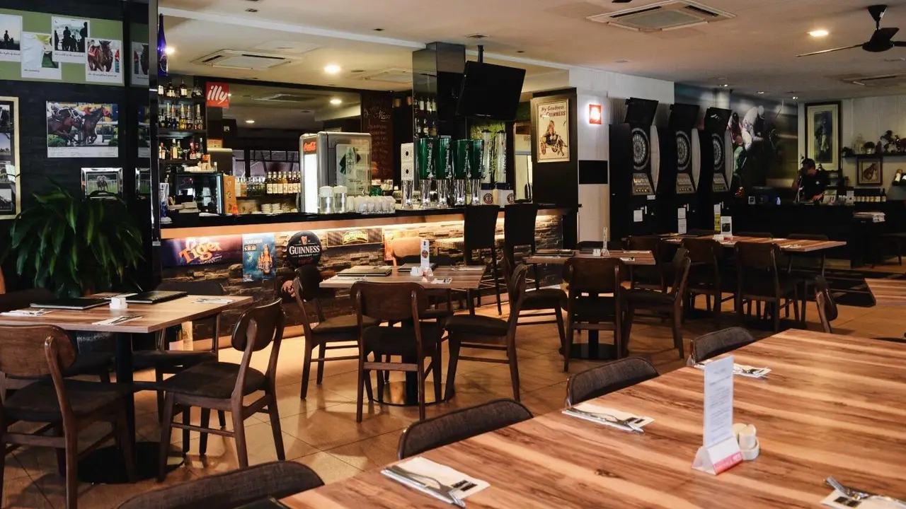 Cheval Cafe Bar Bistro, Singapore, 