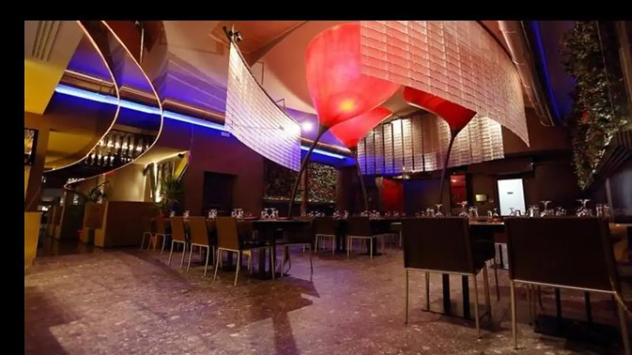 Kanji Light, Milan, LO