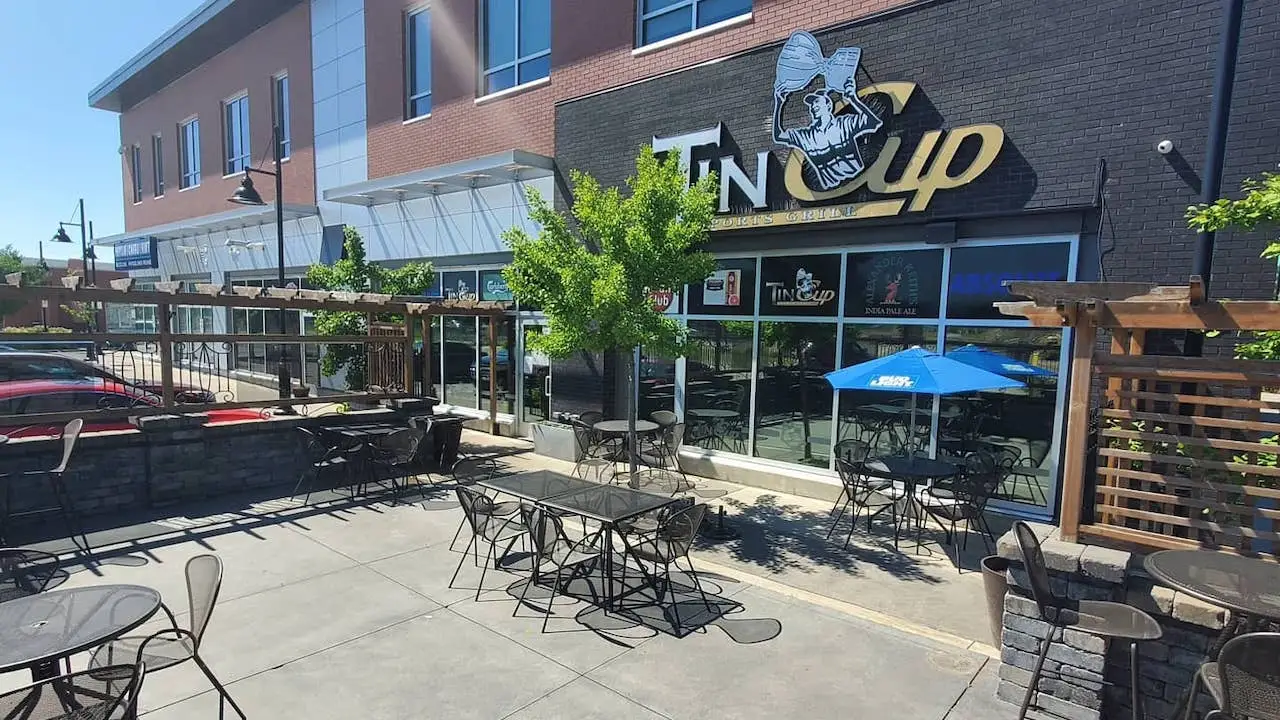 Tin Cup Sports Grill-Burlington, Burlington, ON