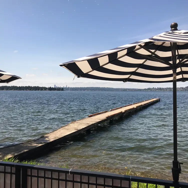 BeachHouse bar + grill, Kirkland, WA