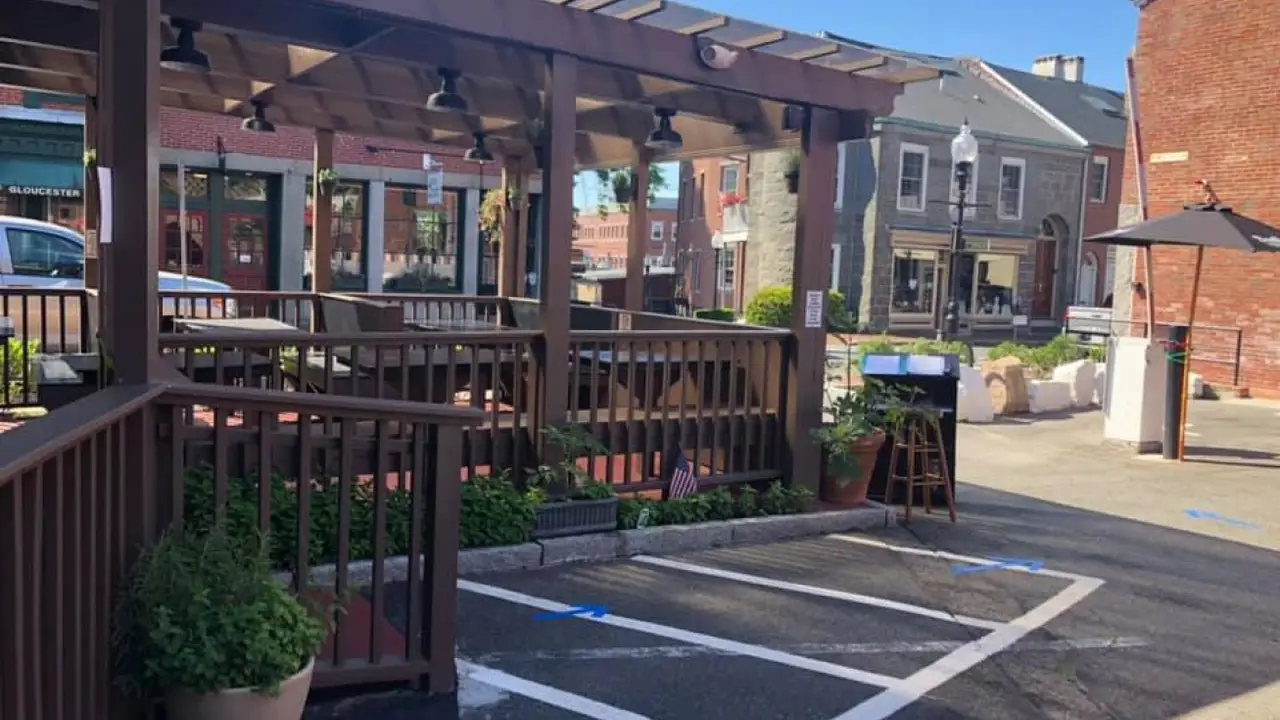 Oliver's Harbor Restaurant & Bar, Gloucester, MA