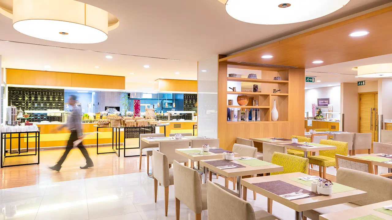 Omede Restaurant  - Holiday Inn AlSeeb Muscat, Al Seeb, Muscat