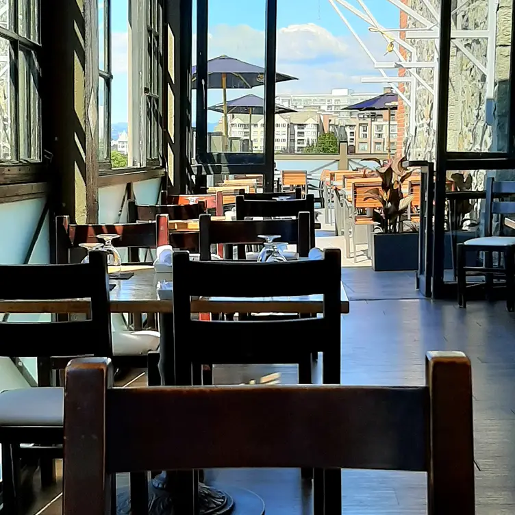 Finn's Seafood, Chops and Cocktails, Victoria, BC