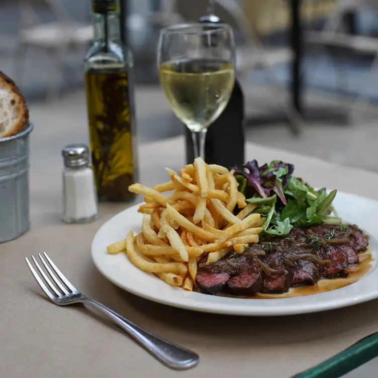 Le Parisien, New York, NY