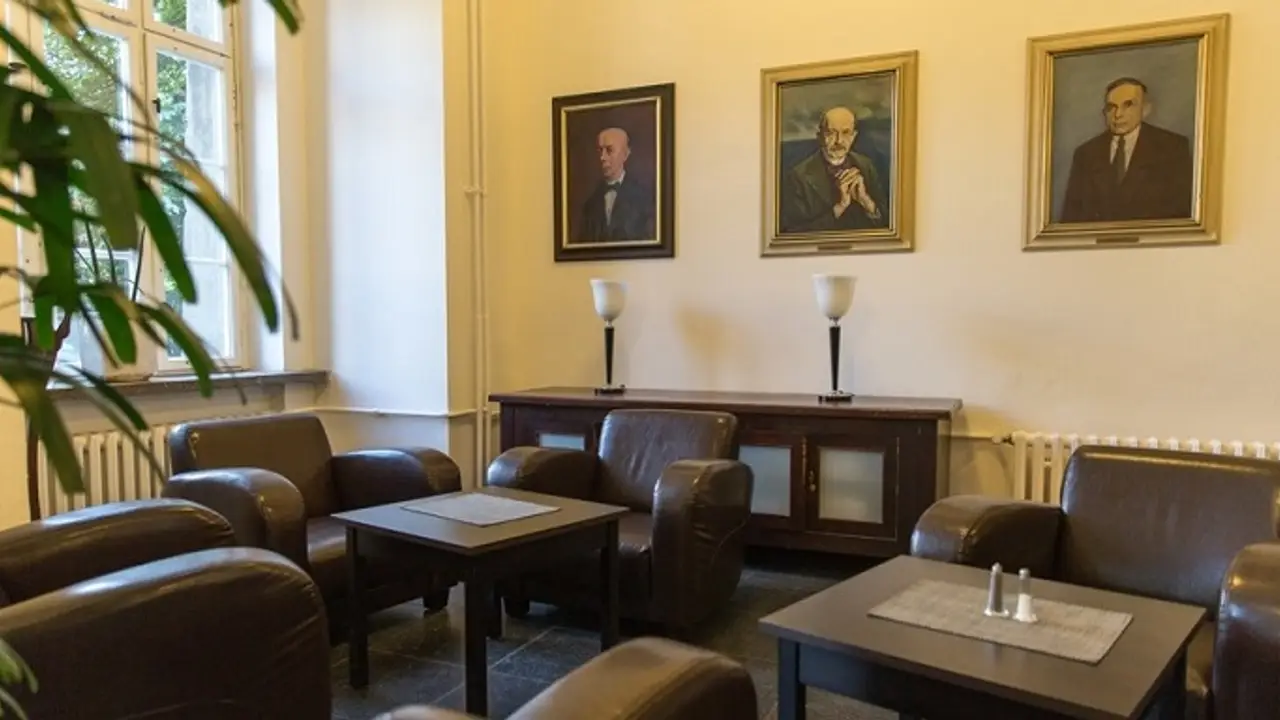 Cum Laude, Berlin, BE