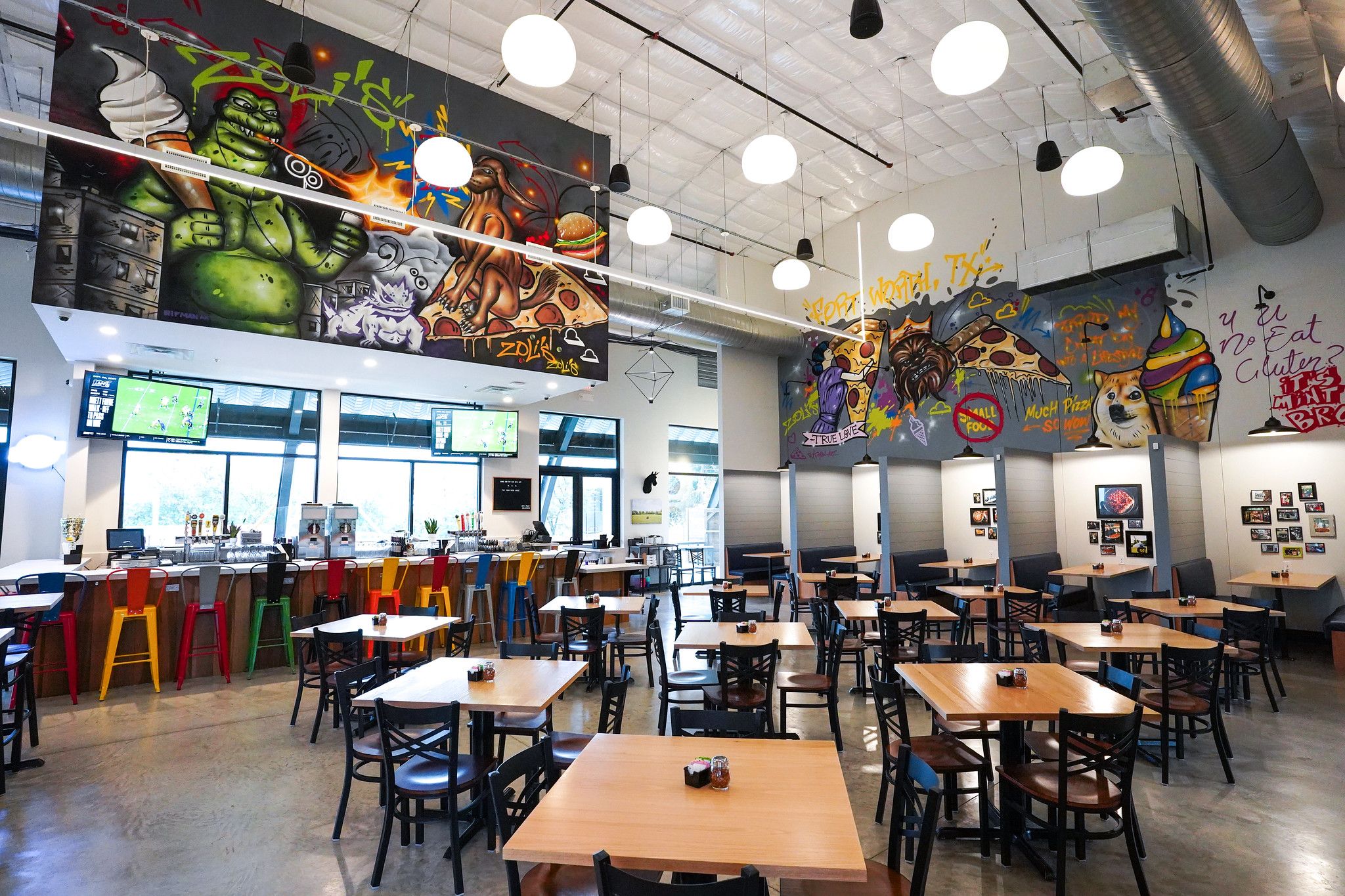 Zoli’s NY Pizza - Fort Worth interior