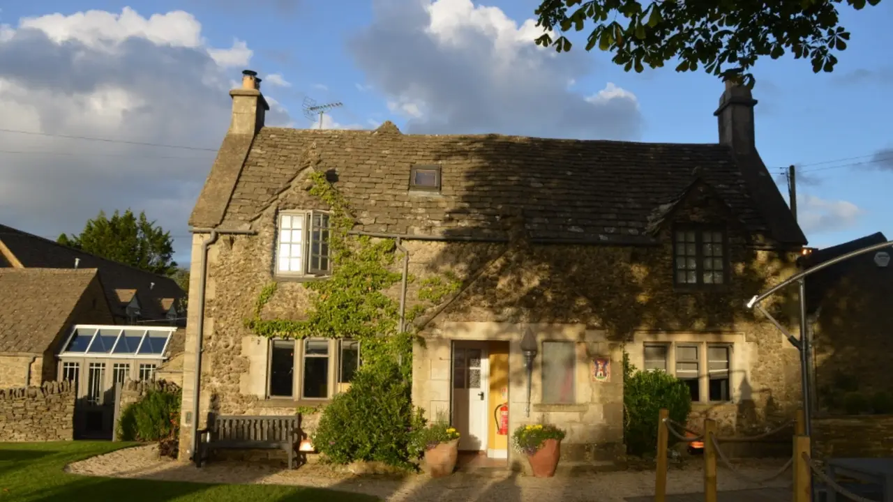 The Ragged Cot，GloucestershireStroud