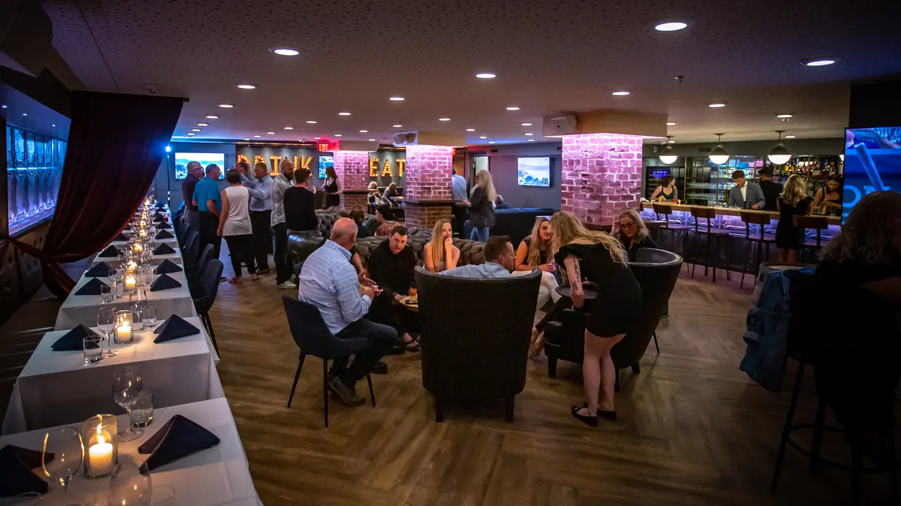 The 1911 Lounge, Medicine Hat, AB