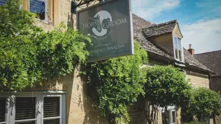 Una foto del restaurante The Horse and Groom Inn