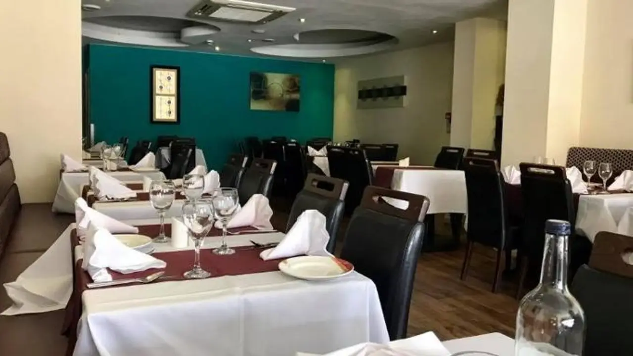 Khushboo, Horley, ENG