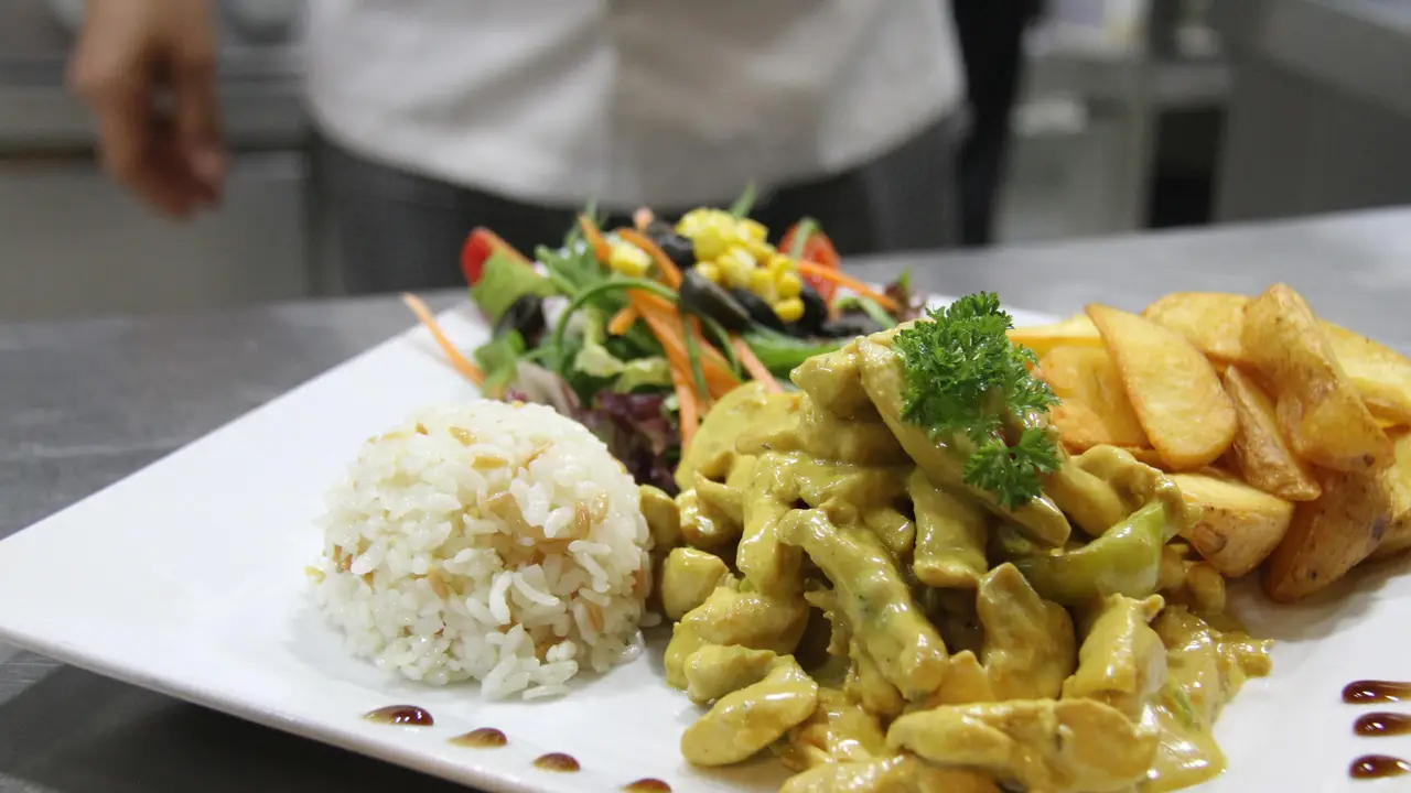 Maltepe Palace Cafe Restaurant & Bowling, Istanbul, IB