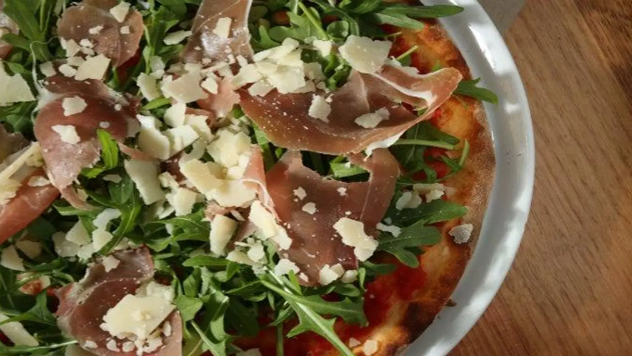 Queen Margherita Pizza - Bentleigh East, Melbourne, VIC
