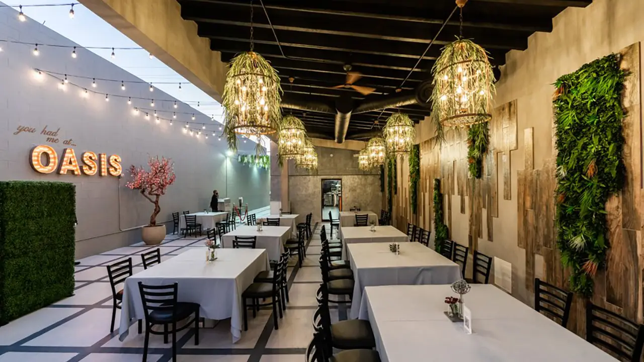 Oasis Bar & Restaurant, Van Nuys, CA