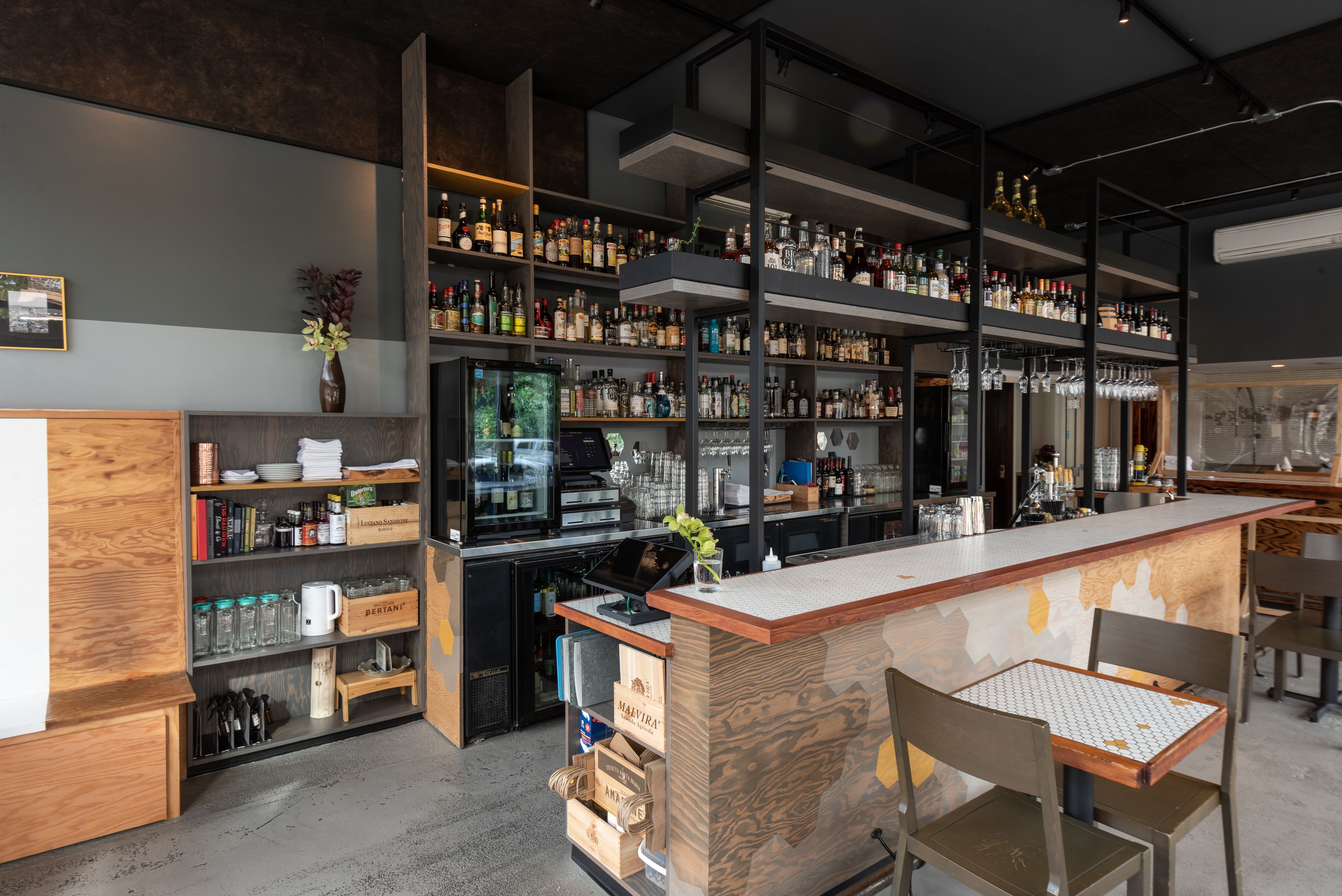 Artusi (21 and over) interior