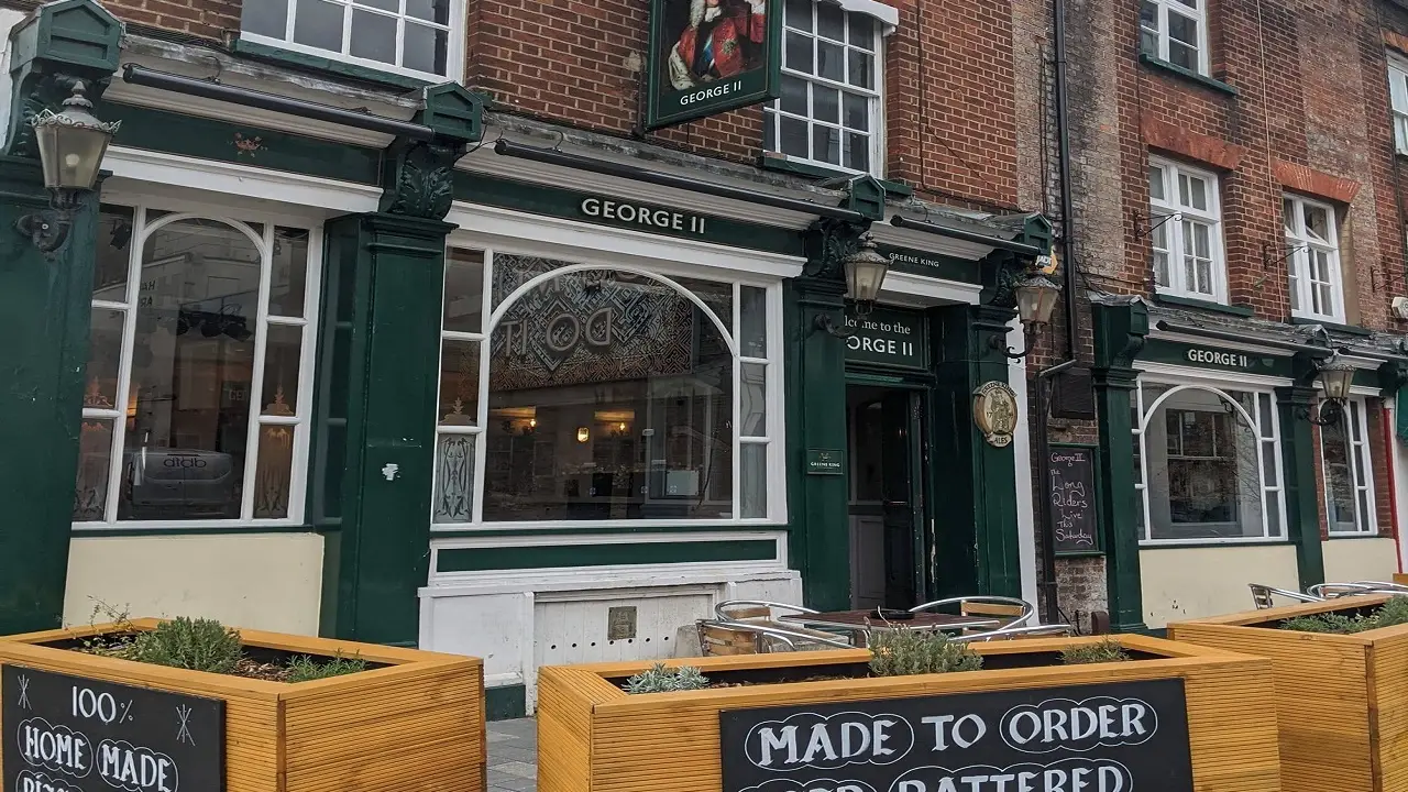 George II, Luton, England