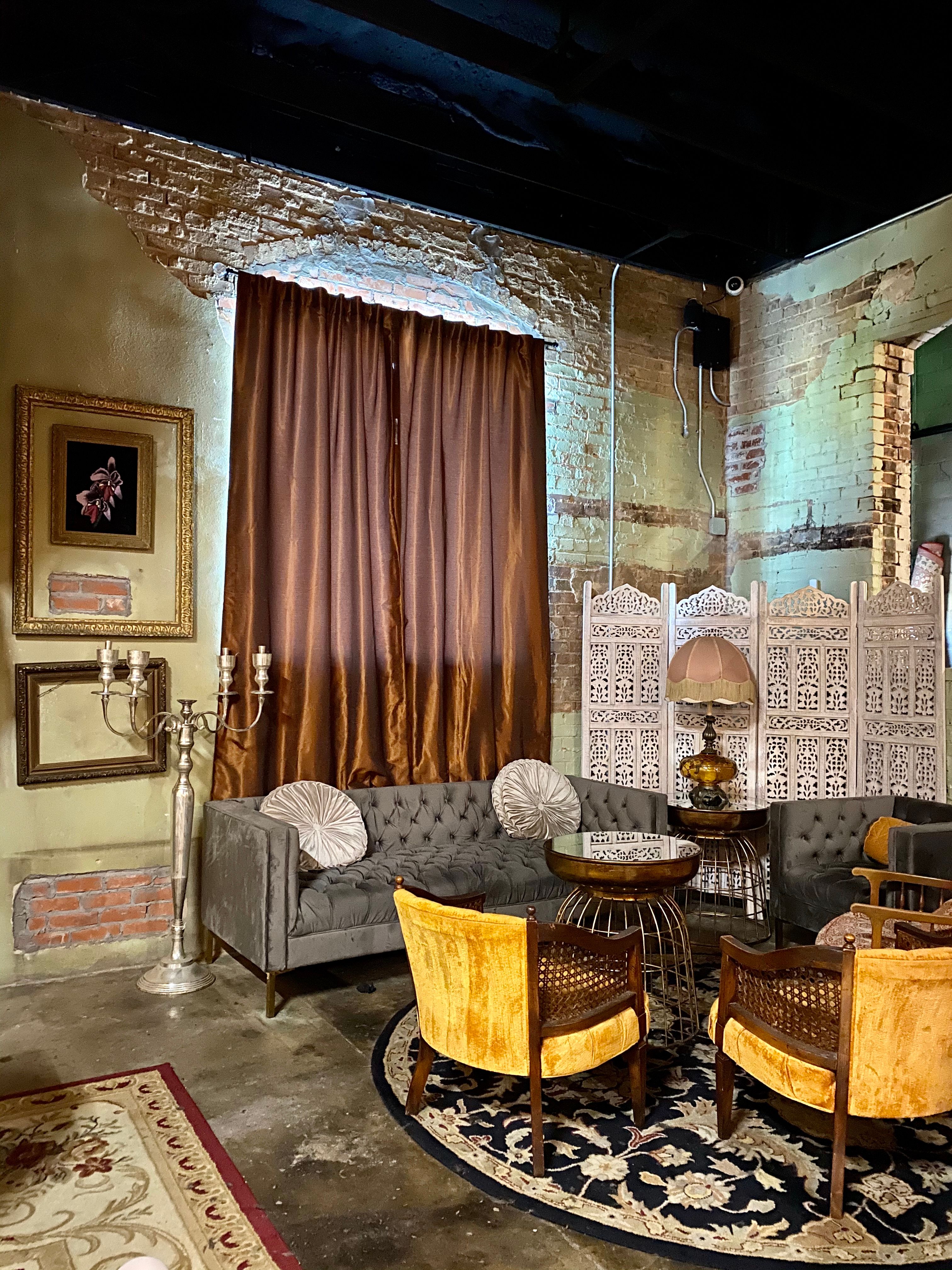 Wishbone and Flynt interior