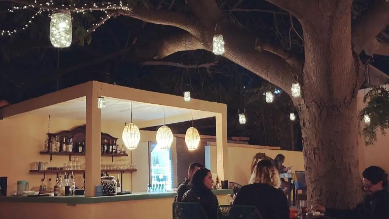 El Refugio Mezcaleria，BCSTodos Santos
