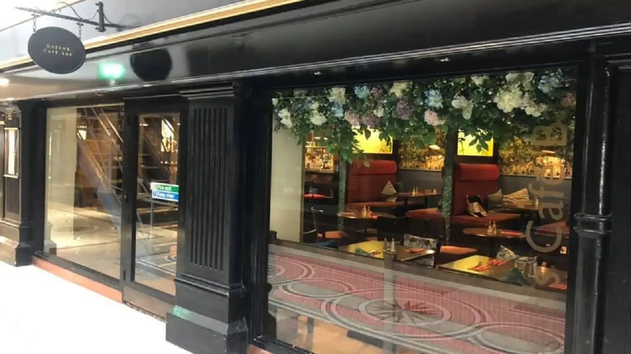 Queen's Cafe Bar, Belfast, 