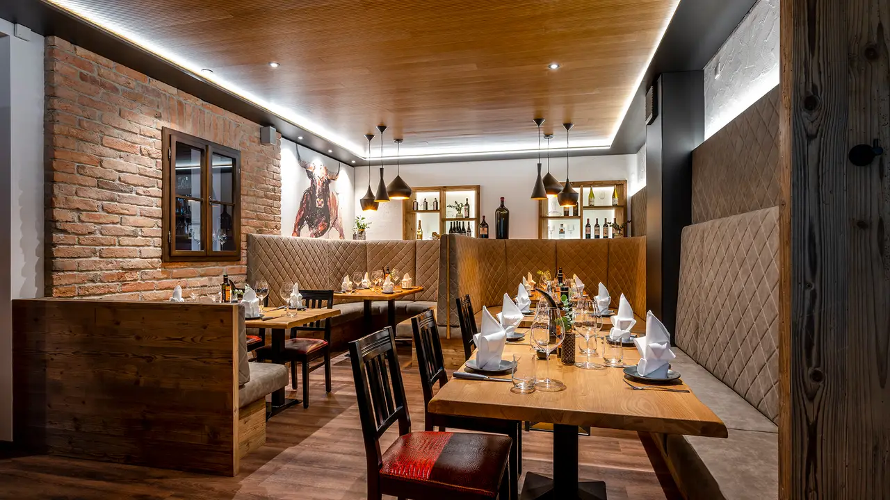 "JOSEF" Der Beef & Wine.Club, Unterneukirchen, BY