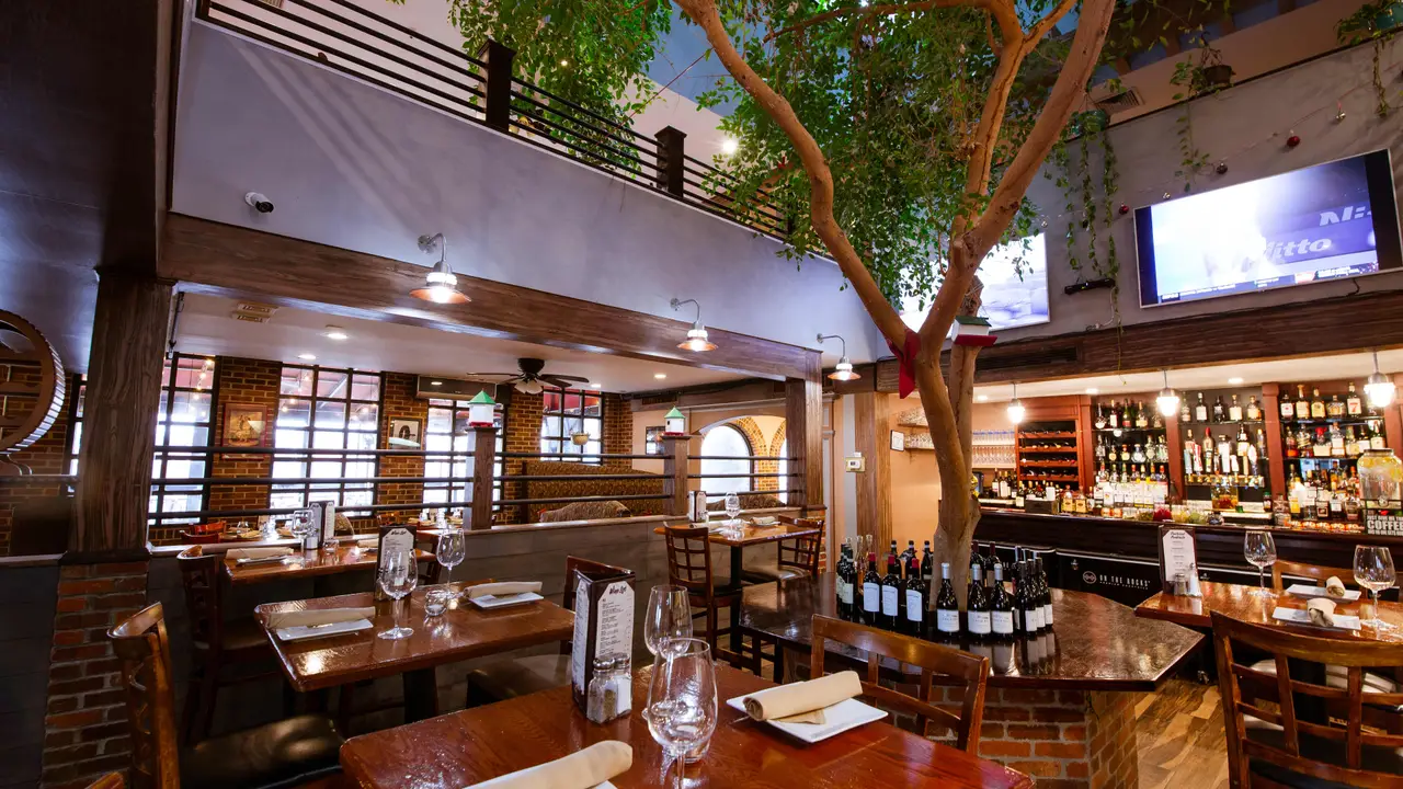 Ponza Italian Kitchen & Pizza, Norwalk, CT