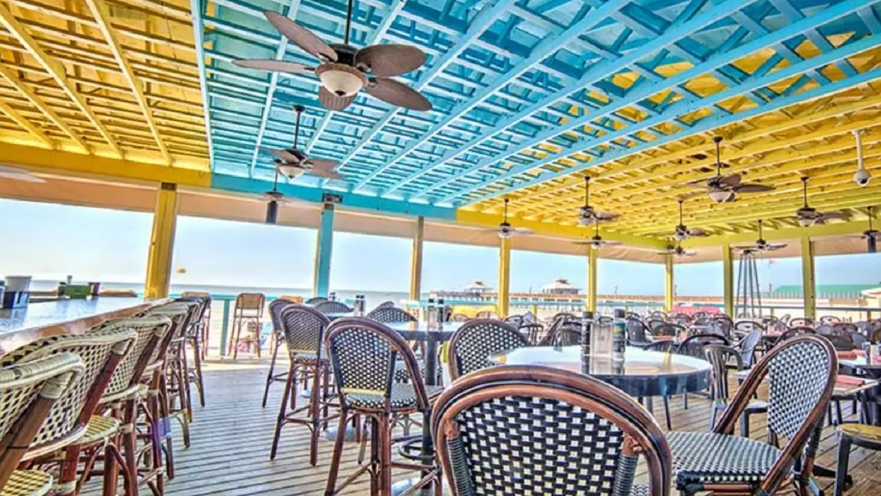 Sunset Beach Tropical Grill And Playmore Tiki Bar, Fort Myers Beach, FL