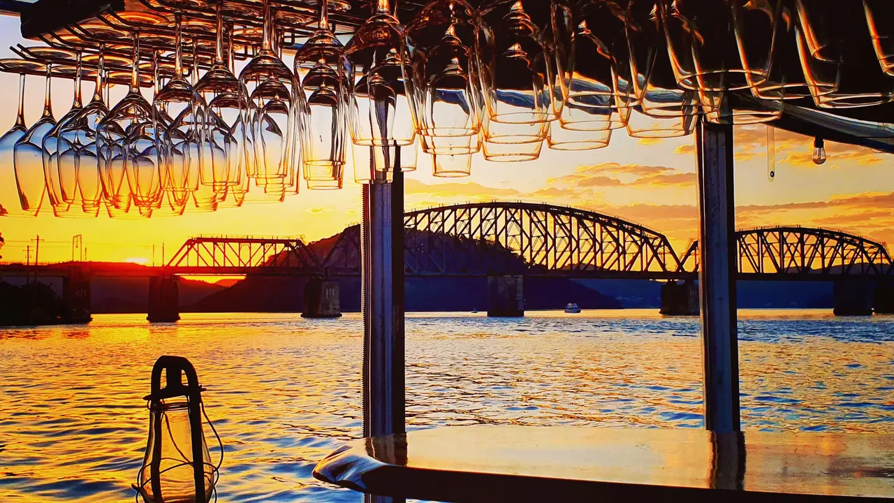 The Floating Oyster Wine Bar, Brooklyn, AU-NSW