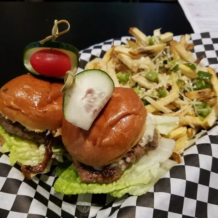 FLIGHTS SPORTS GRILL, Hawthorne, CA