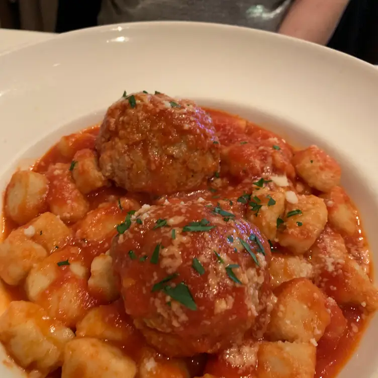 Piccolo Arancio, Farmington, CT