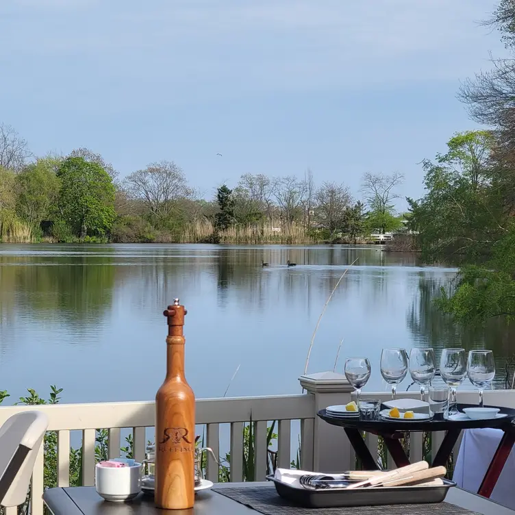 Bella Vie, Bayshore, NY