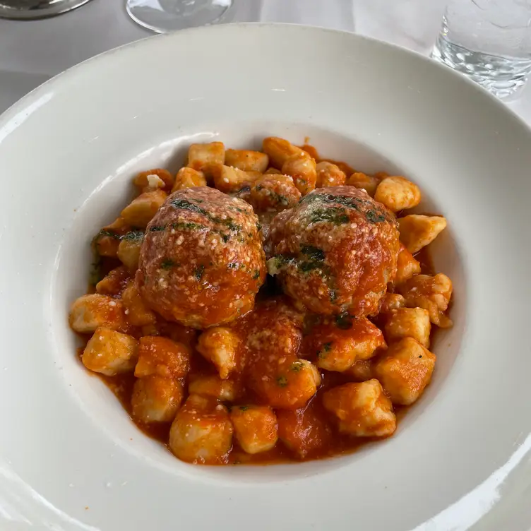 Piccolo Arancio, Farmington, CT