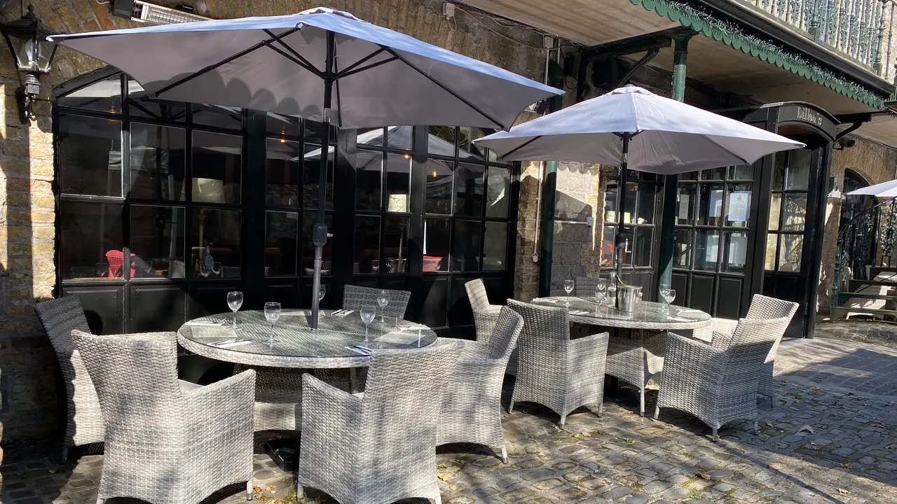 Dillons courtyard - Dillons bar & Restaurant, Ballina, Mayo