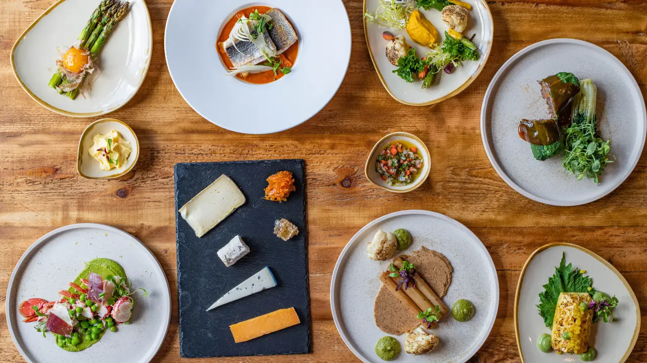 Dinning at BARONYS - Bar &amp; Kitchen - BARONYS - Bar & Kitchen, London, 