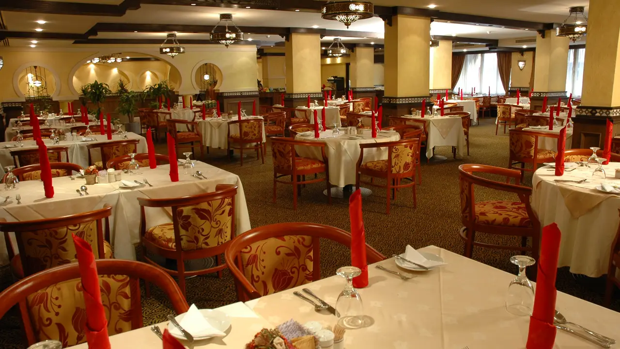 Al Dana Restaurant - Riviera Hotel Dubai, DeiraAl Rigga, Dubai