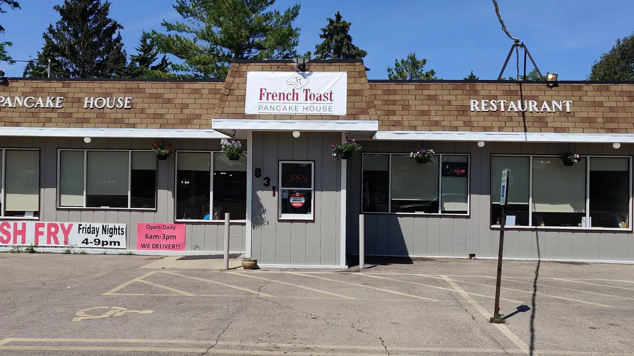 Casual family friendly brunch restaurant - French Toast Pancake House, DeKalb, IL