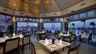 Una foto del restaurante Water's Edge Restaurant
