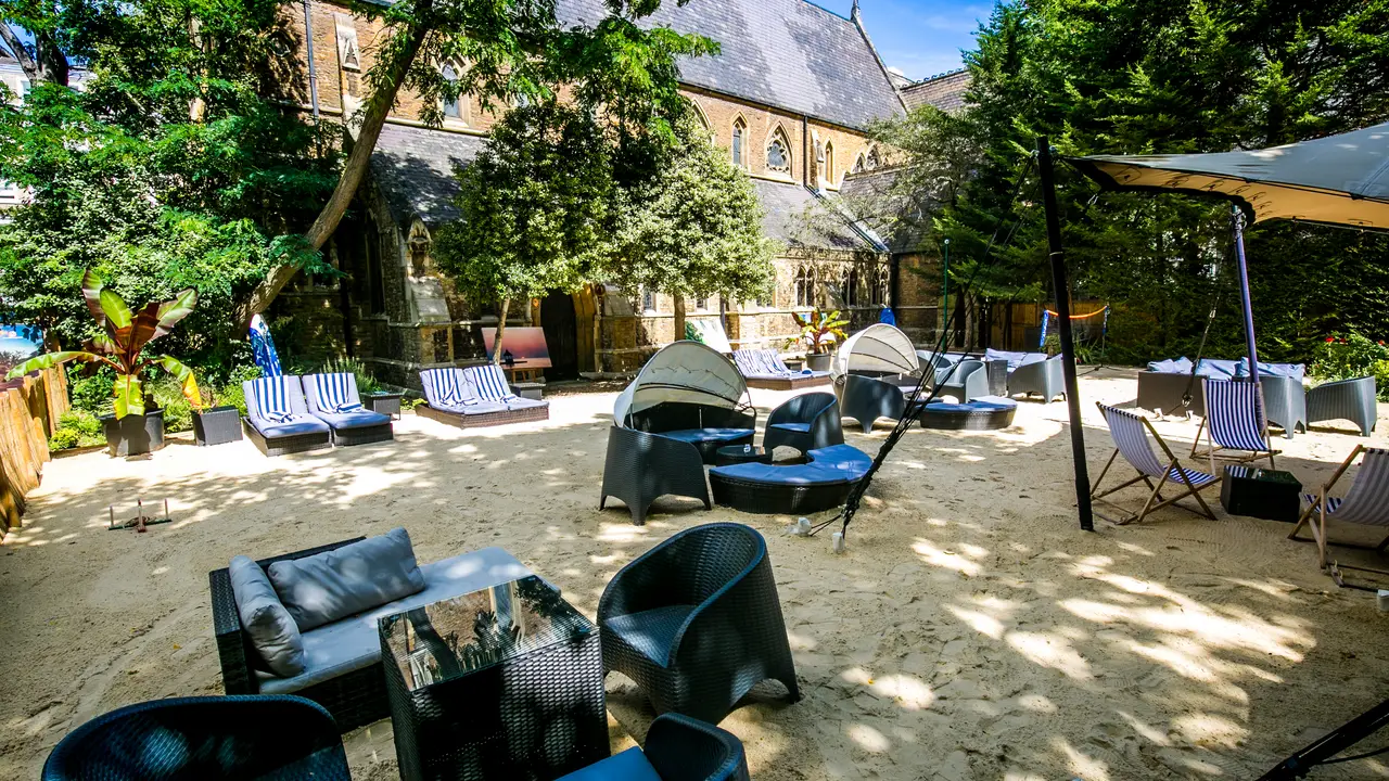 London Secret Beach, London, 