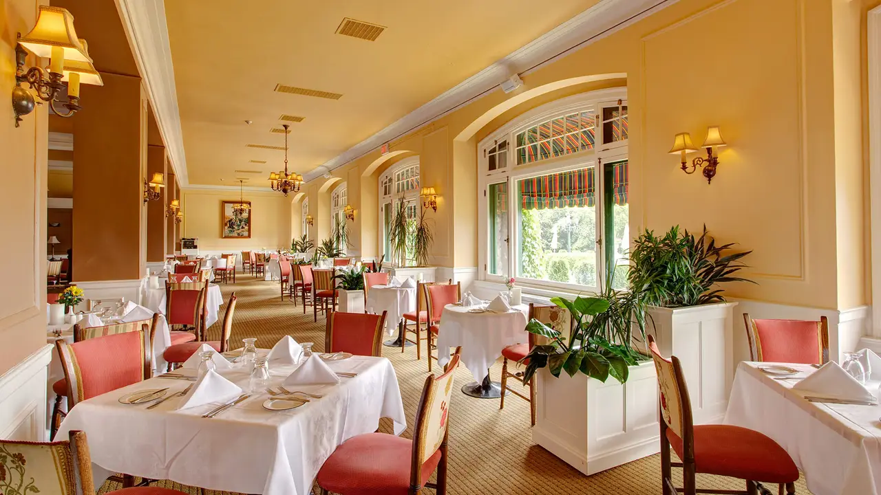 Churchill’s Restaurant & Lounge, Digby, NS