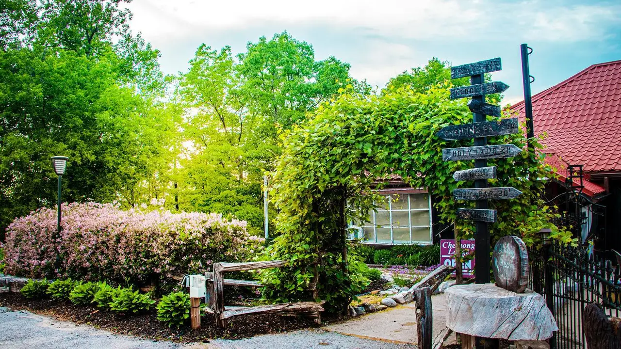 Welcome to Chemong Lodge! - Chemong Lodge Home of Country Dining, Bridgenorth, ON