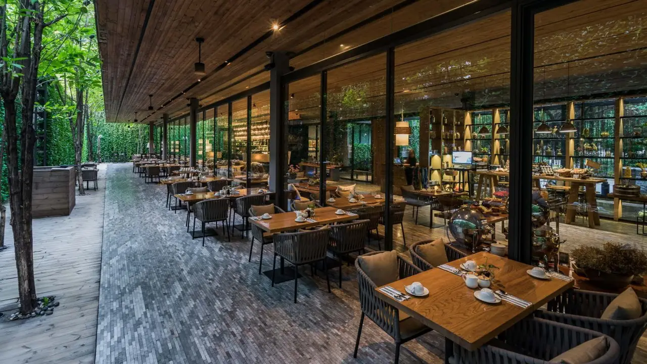 Outdoor dining available - Odtomato, Wattana, Bangkok