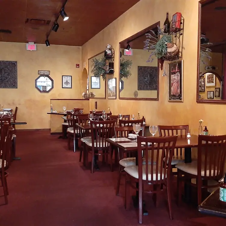 Le Voltaire, Omaha, NE