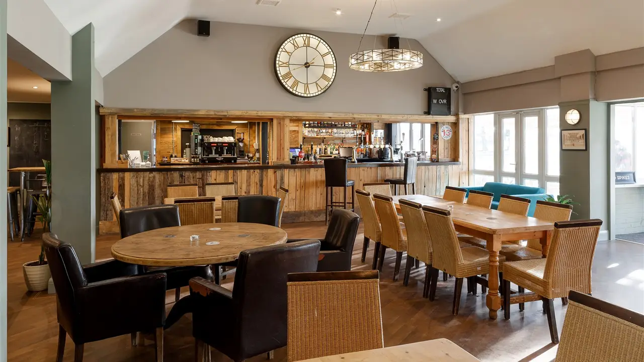 Cue Point at The Duck and Ball, London, Chiswick