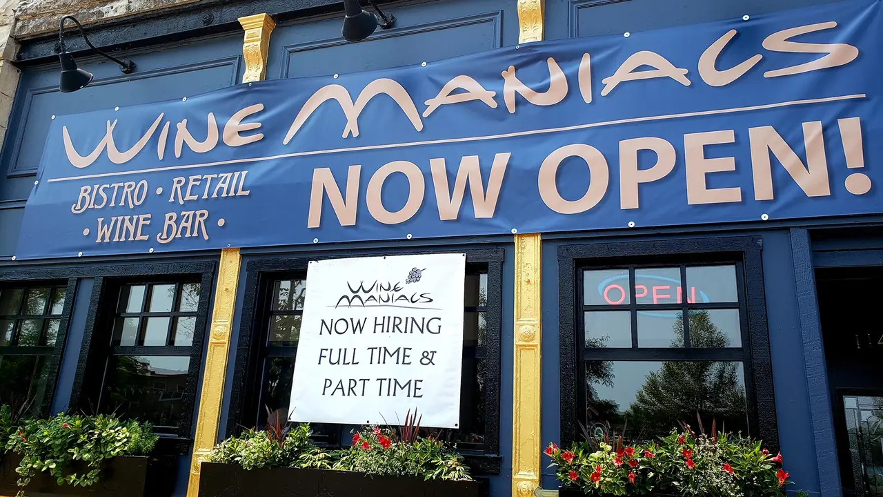Wine Maniacs Wine Bar & Bistro - Oconomowoc, Oconomowoc, WI