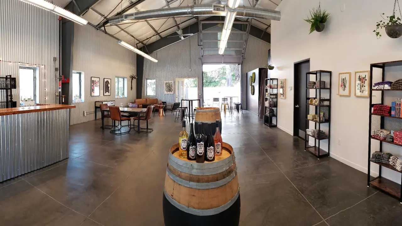 Wine Snob*, Glen Ellen, CA
